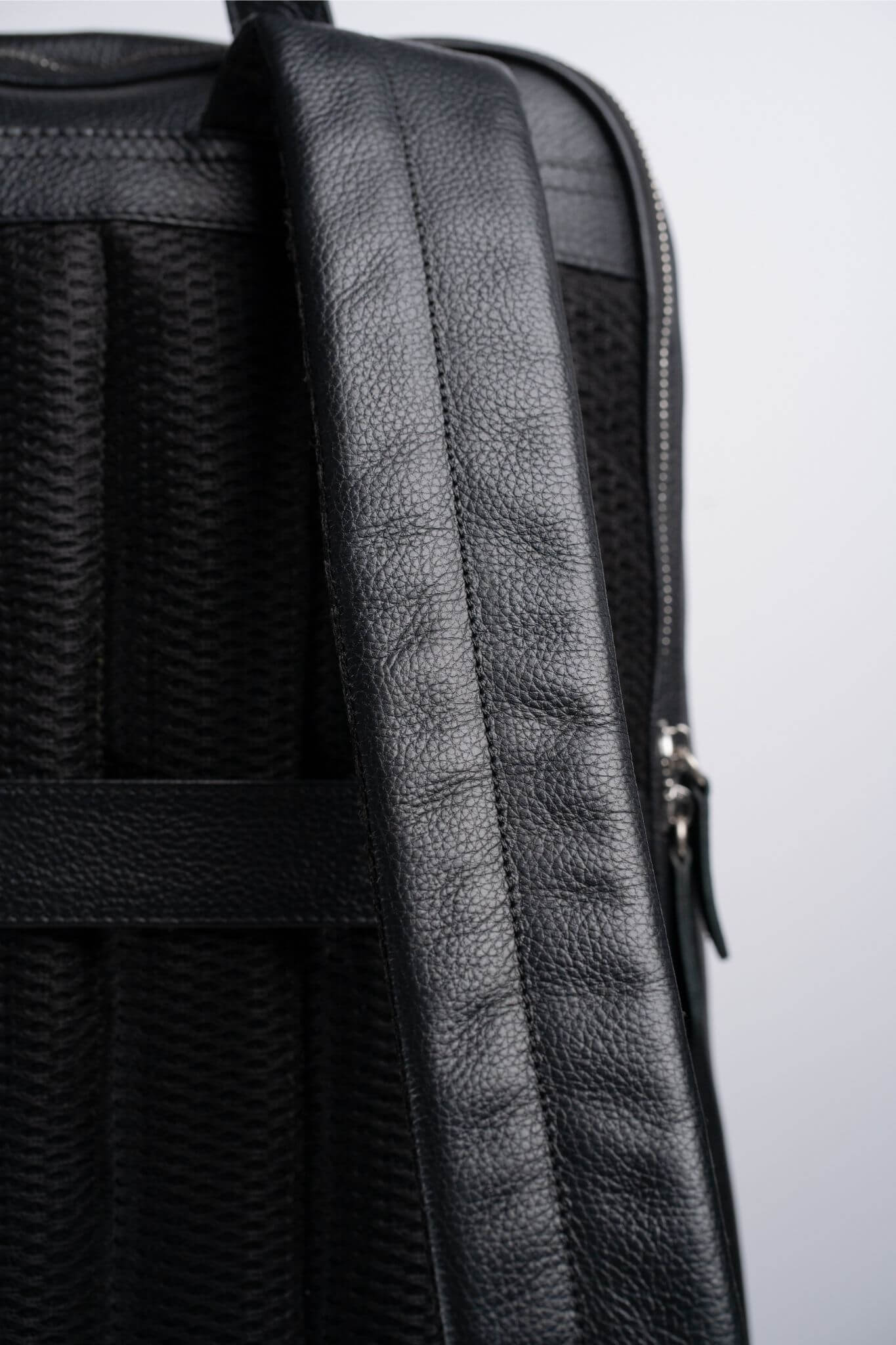 S1 Simple Leather Backpack-Black